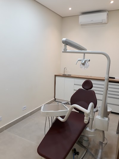 Dra. Vânia Dentista e Ortodontista